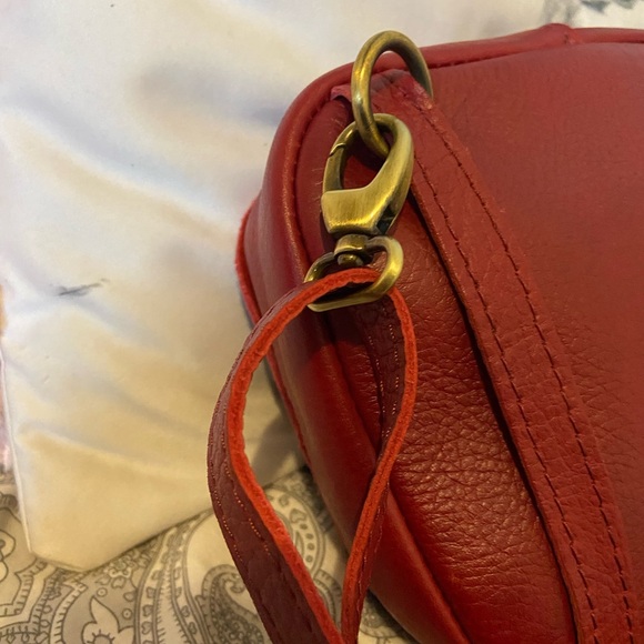 Portland Leather Goods Flamenco Sydney Sling Bag - Picture 12 of 14